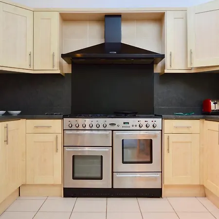 Contemporary 2 Bedroom In City Centre