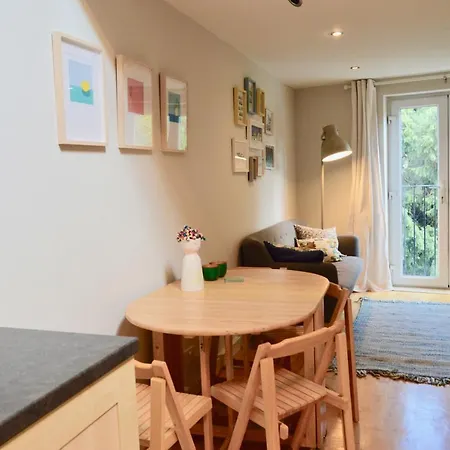 Lägenhet Contemporary 2 Bedroom In City Centre *